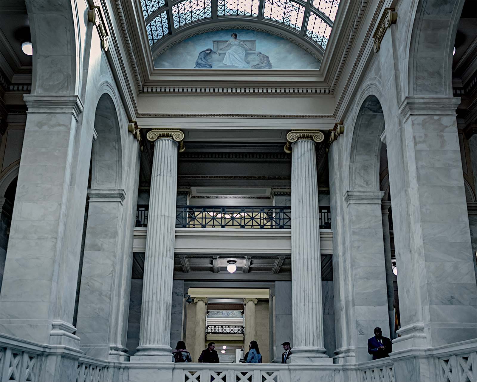 1600 px_2023-03-07_House Stairs_Column_3K0A0722 copy.jpg