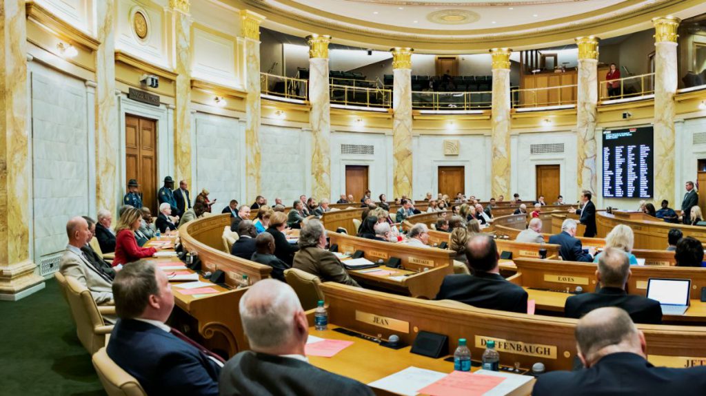 2019-01-23_House-Session_3K0A5629-Pano-1.jpg