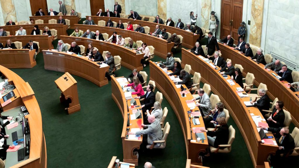 2019-04-01_House Session_Cover_3K0A6427.jpg