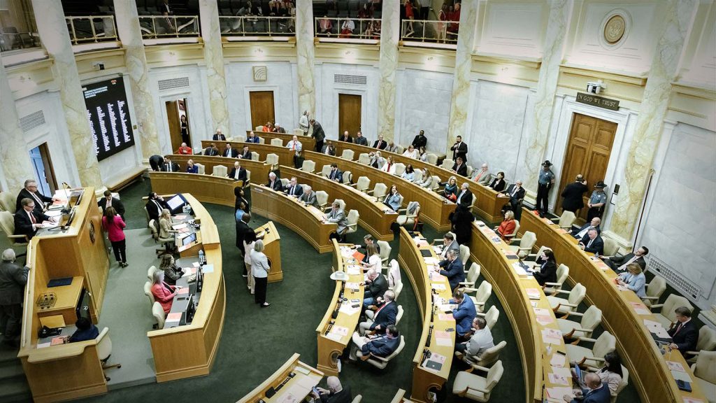 2024-05-01_Fiscal Session_chamber_1600px_AM_2848.jpg