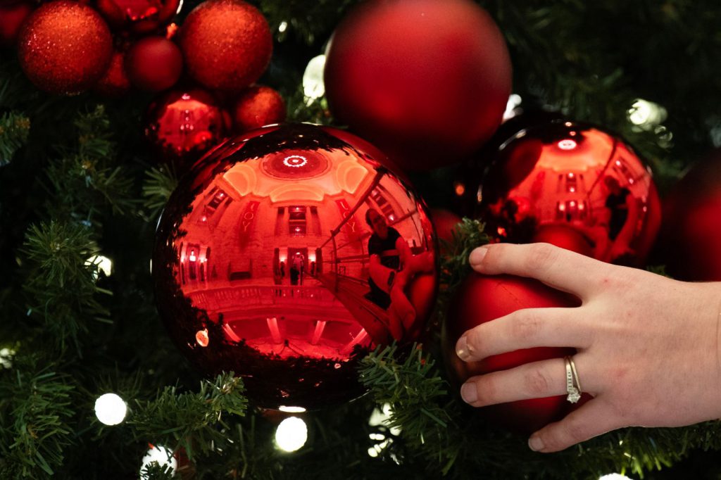 20251119_Christmas Decorating_22.jpg